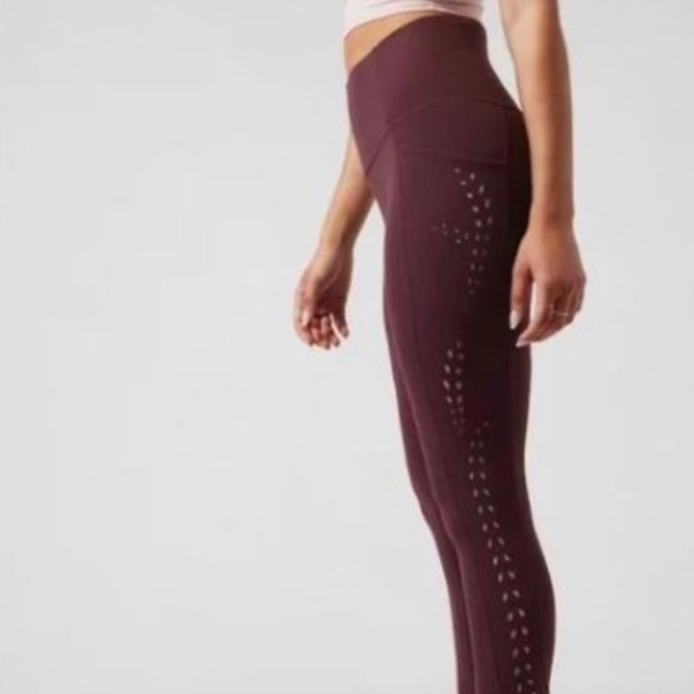 Athleta Salutation Stash Pocket II Laser Cut 7/8 Tight Spiced Cabernet XS